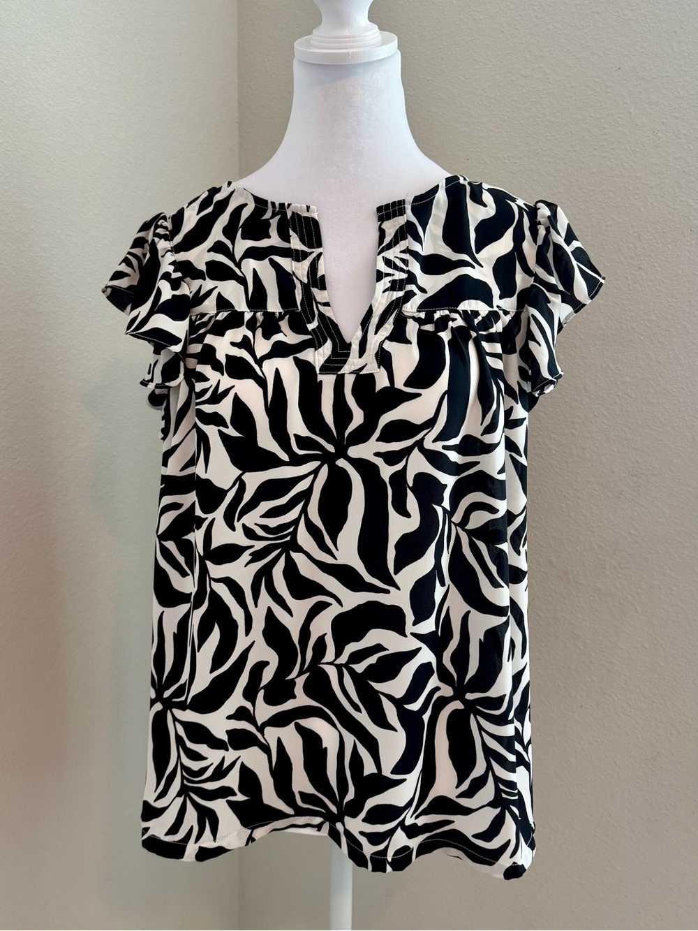 LOFT Black & White Floral Ruffle Sleeve Split-Neck Blouse